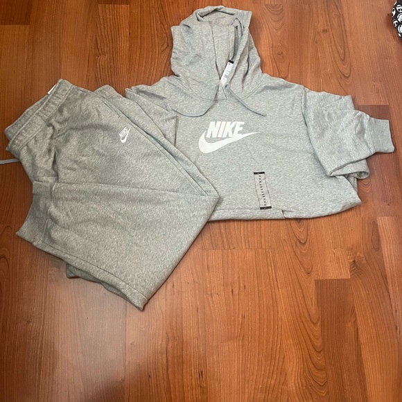 Nike Sportswear Club Fleece Sweatsuit Gray Set- Plus Size - Picture 10 of 10